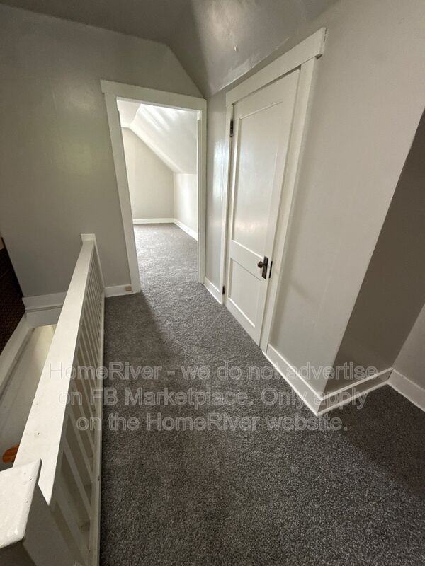 1323 Leaside Dr - Photo 3 of 9