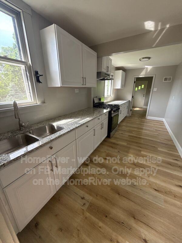 1323 Leaside Dr - Photo 4 of 9