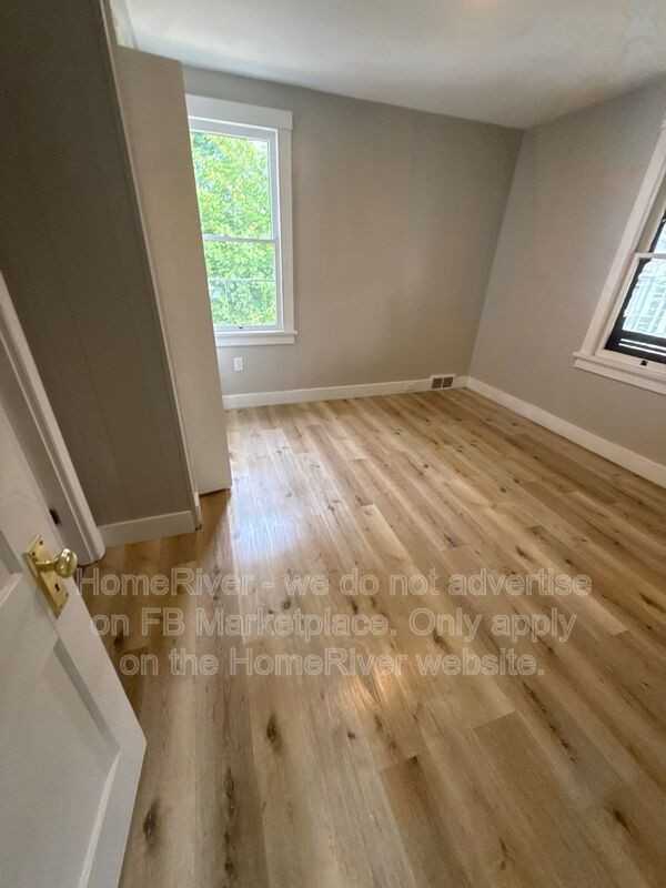 1323 Leaside Dr - Photo 6 of 9