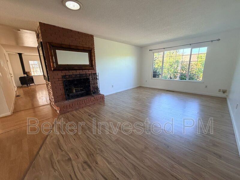 1713 Mariposa Dr - Photo 2 of 15