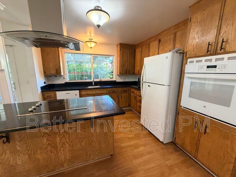 1713 Mariposa Dr - Photo 4 of 15