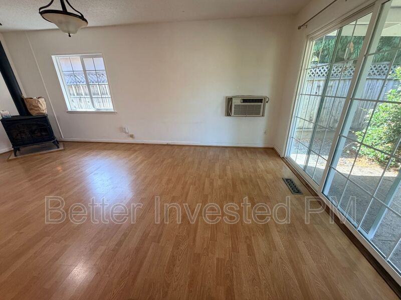 1713 Mariposa Dr - Photo 5 of 15
