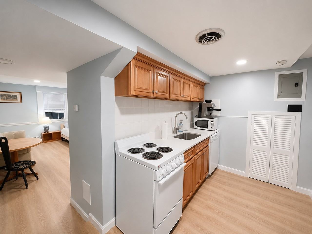 343 Harvard St #G - Photo 4 of 7