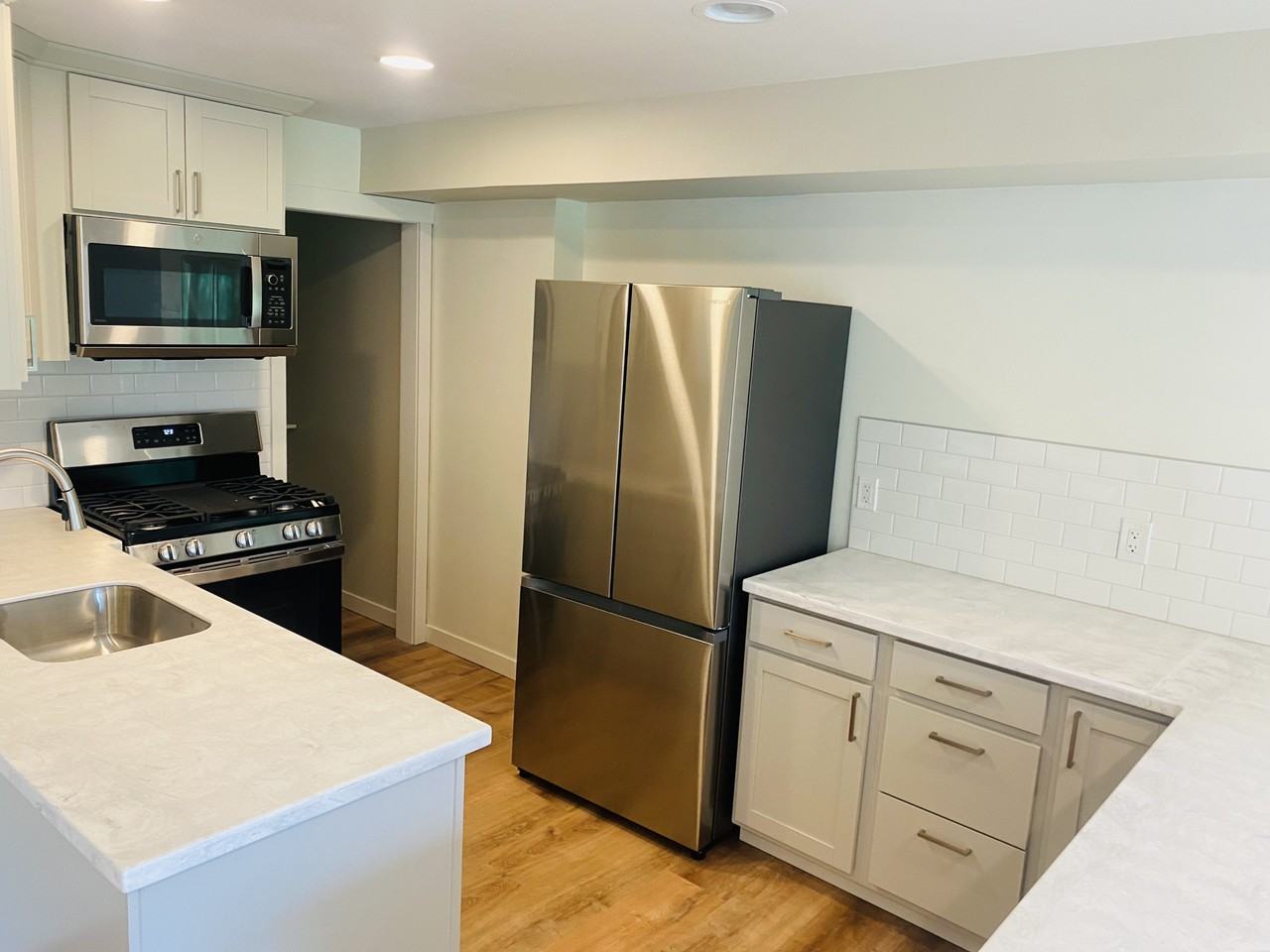 12904 Eagle Dr #B - Photo 4 of 24