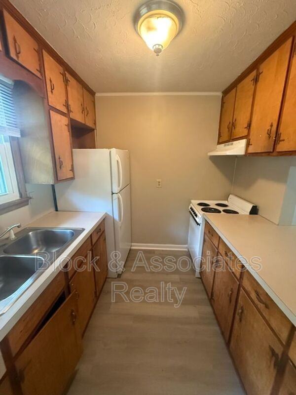 142 W Pritchard St - Photo 2 of 6