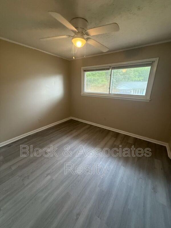 142 W Pritchard St - Photo 4 of 6
