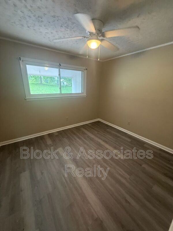 142 W Pritchard St - Photo 5 of 6