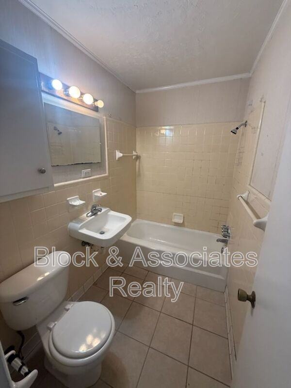 142 W Pritchard St - Photo 6 of 6