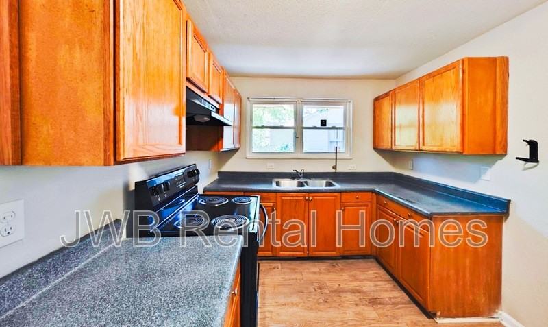 455 W 58th St - Photo 2 of 11