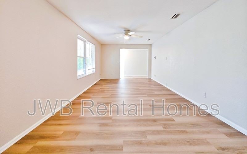 455 W 58th St - Photo 6 of 11
