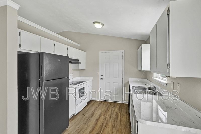 4018 Alfred Mill Ave - Photo 5 of 21