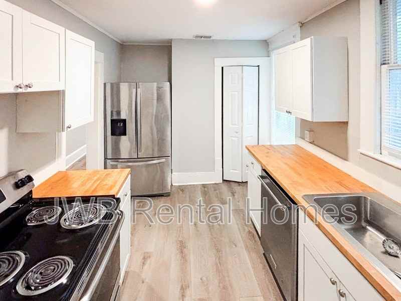 419 Broward St - Photo 2 of 20