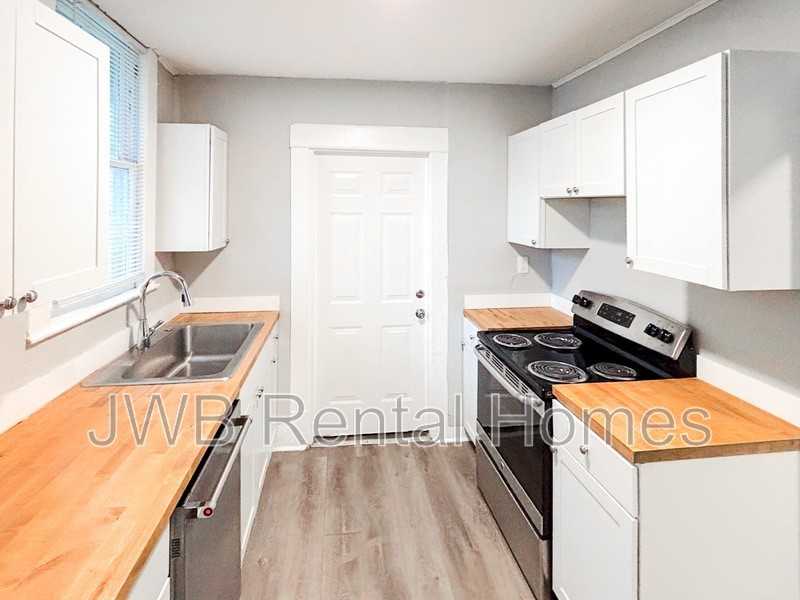 419 Broward St - Photo 3 of 20