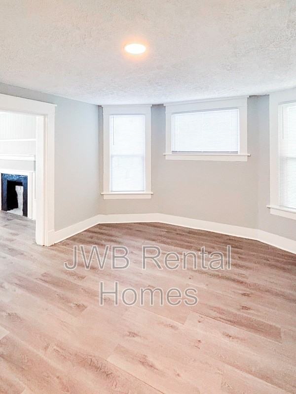 419 Broward St - Photo 6 of 20