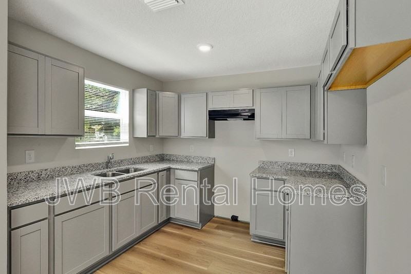1760 Rutledge Ave - Photo 2 of 20