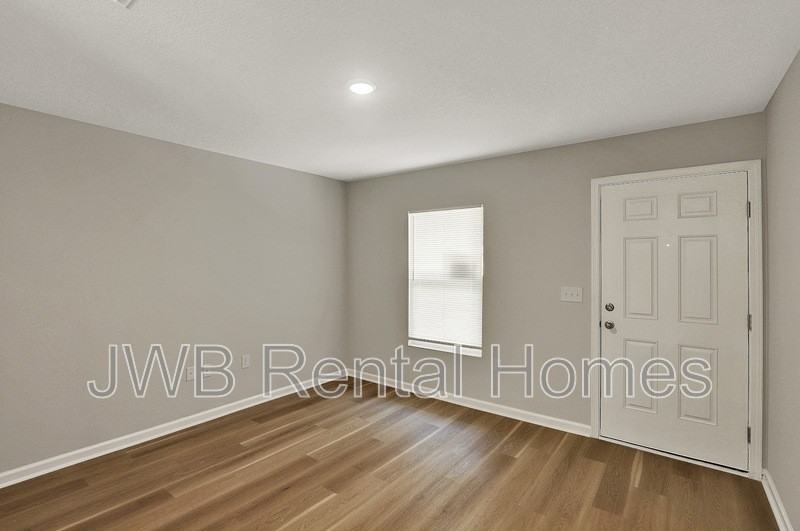 1760 Rutledge Ave - Photo 7 of 20
