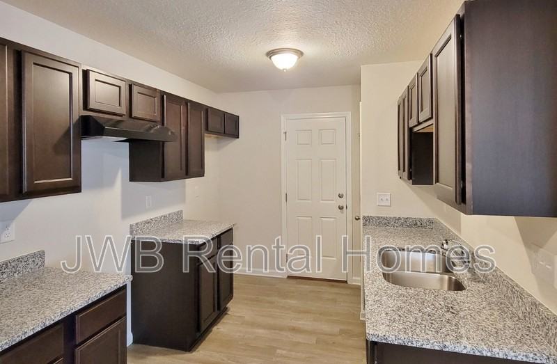 5652 Verbena Rd - Photo 2 of 11