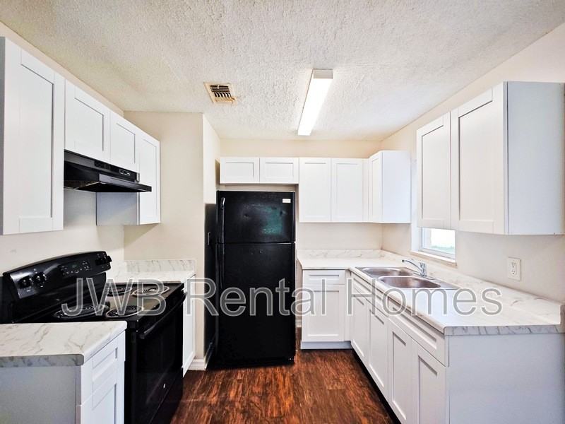 3375 Aldridge Rd E - Photo 2 of 12