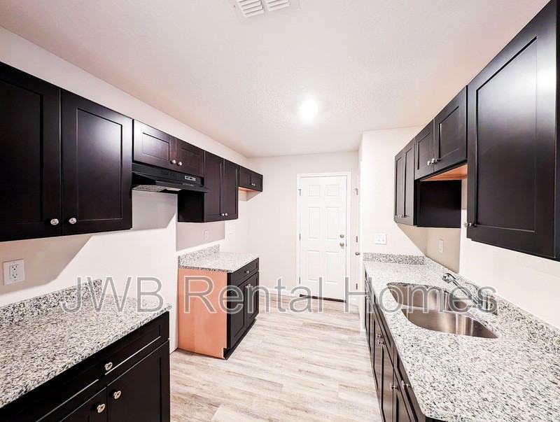 7828 Dekle Ave - Photo 2 of 12