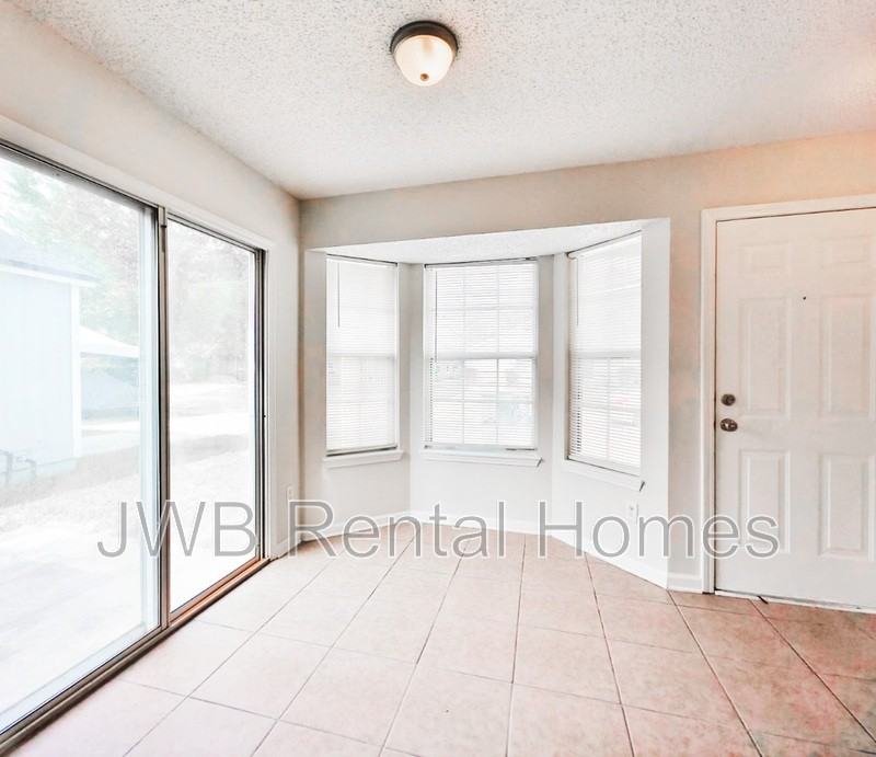 5119 Somerton Ct - Photo 4 of 11