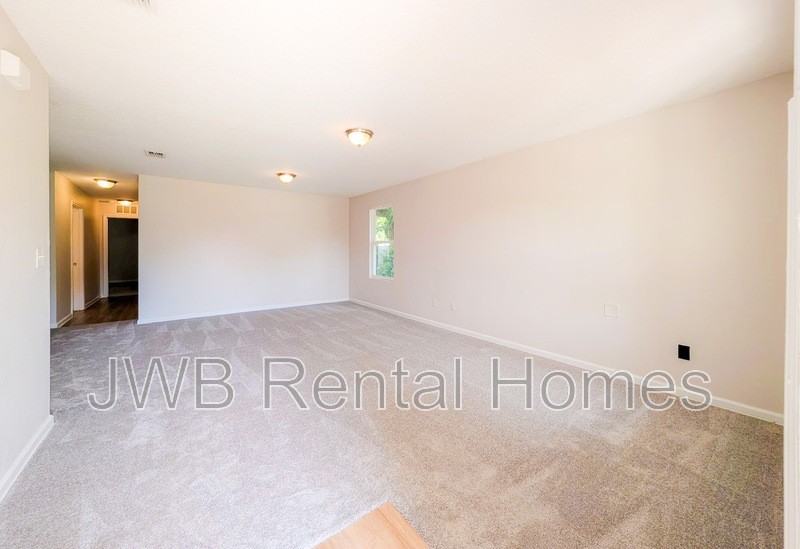 2216 White Ave - Photo 4 of 16