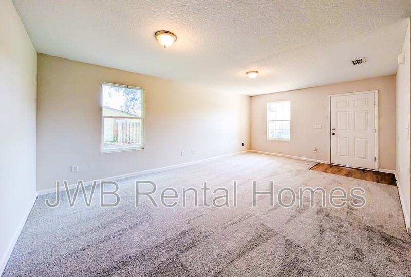 2216 White Ave - Photo 5 of 16