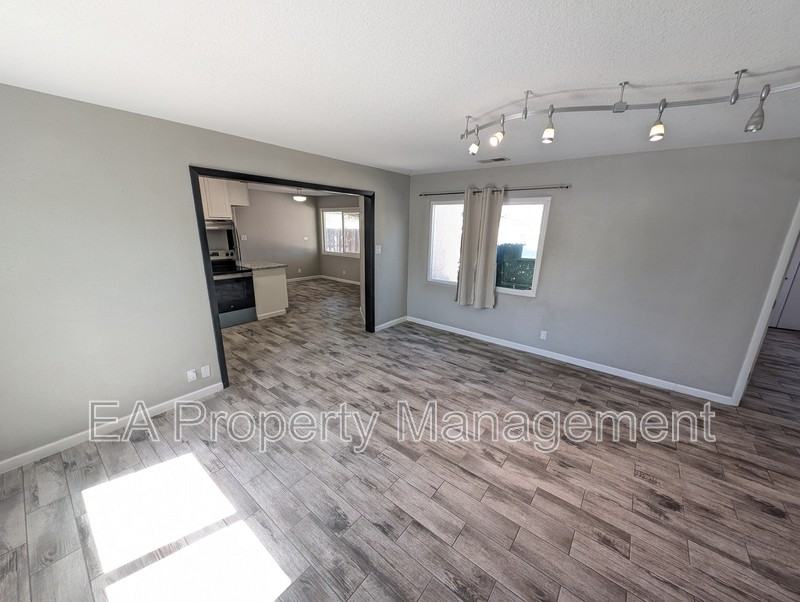 2913 Jefferson St Ne - Photo 3 of 18