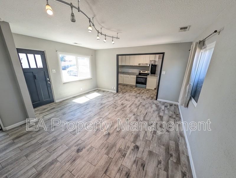 2913 Jefferson St Ne - Photo 4 of 18