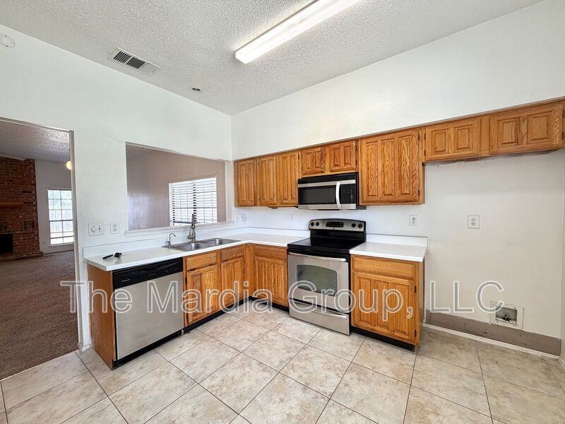 7904 Steppington Dr - Photo 5 of 11