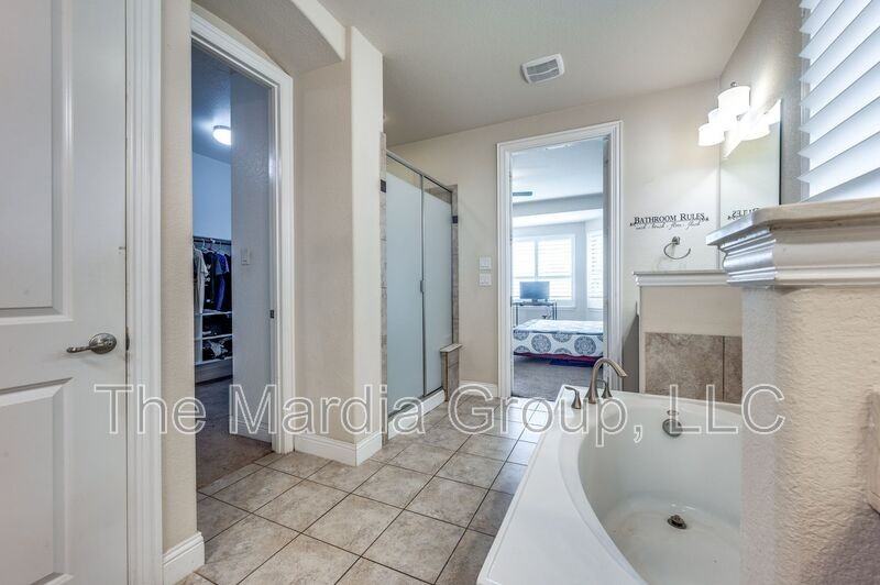 7340 Beranger Dr - Photo 4 of 25