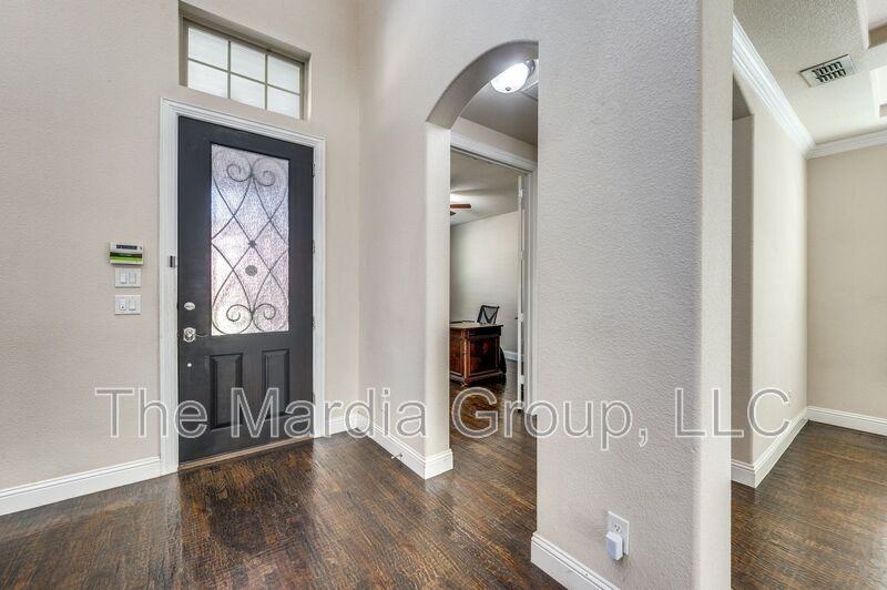 7340 Beranger Dr - Photo 5 of 25
