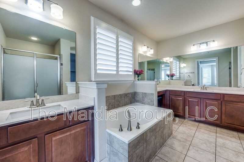 7340 Beranger Dr - Photo 6 of 25