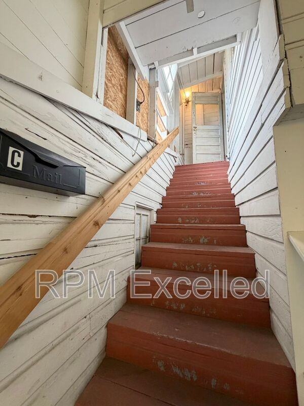 717 W Stewart #C - Photo 4 of 15