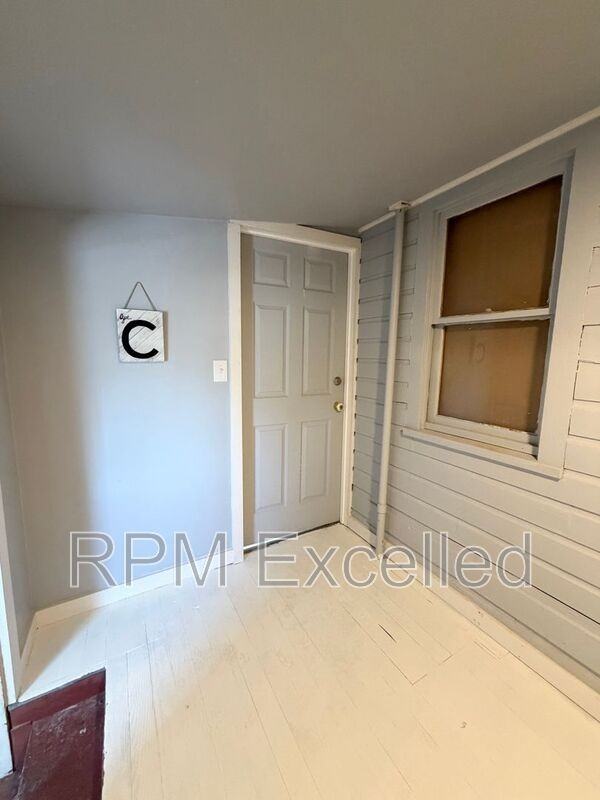 717 W Stewart #C - Photo 5 of 15