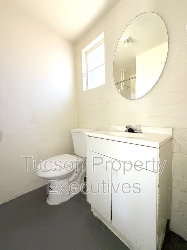 3314 E Benson Hwy - Photo 4 of 8