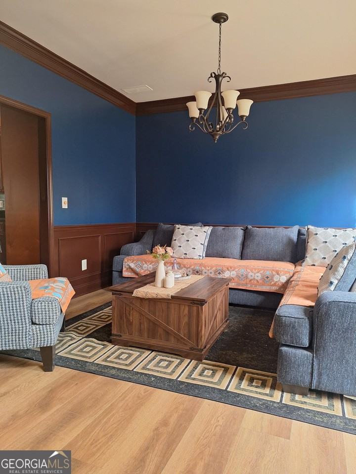 100 Sunvalley Dr - Photo 2 of 19