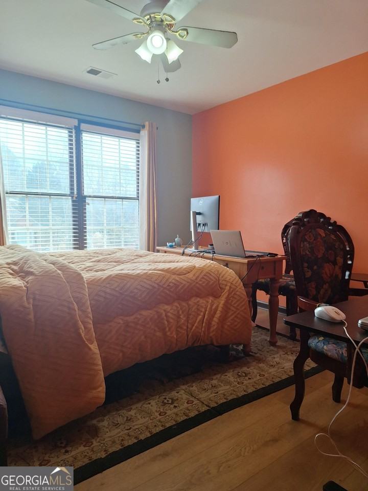 100 Sunvalley Dr - Photo 4 of 19