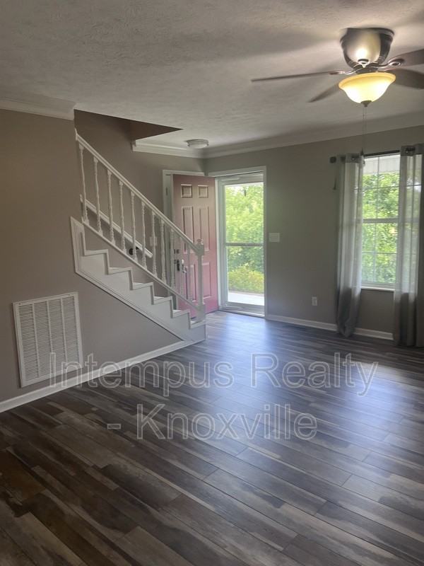 7728 Chapel Bend Dr - Photo 5 of 31