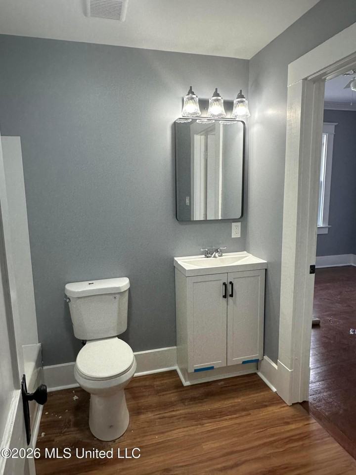 1124 South St - Photo 4 of 11
