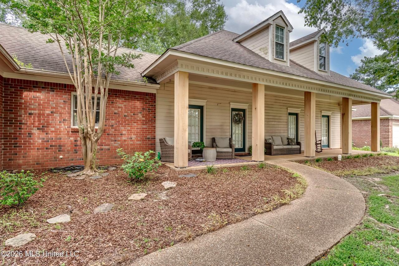 214 Ramblewood Dr - Photo 2 of 37