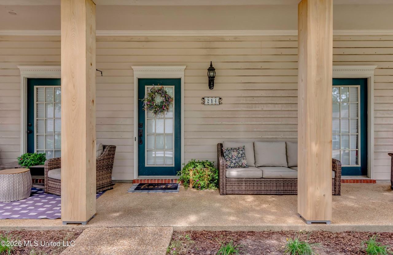 214 Ramblewood Dr - Photo 4 of 37