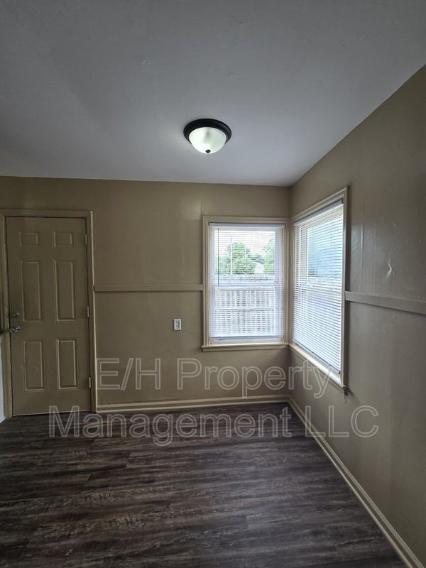 1952 S Hiram St - Photo 5 of 12