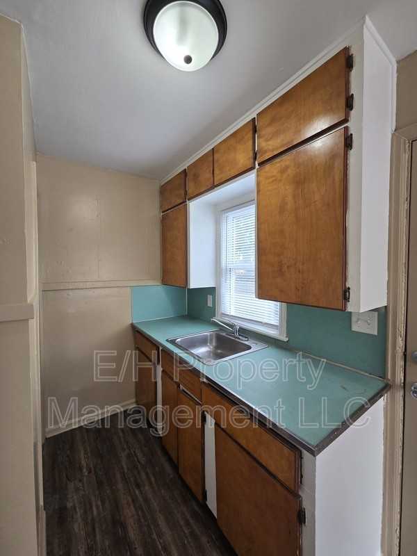 1952 S Hiram St - Photo 7 of 12