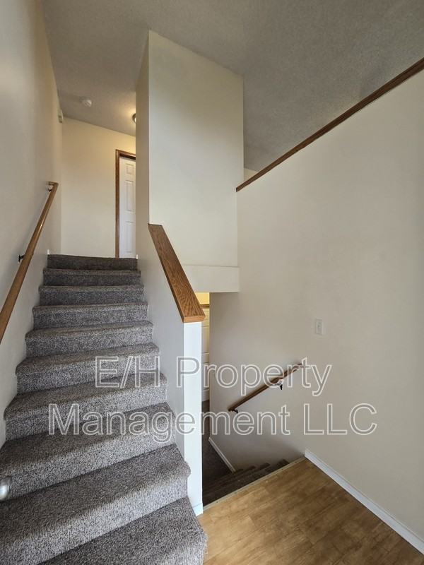 4460 S Elizabeth Ave - Photo 3 of 32