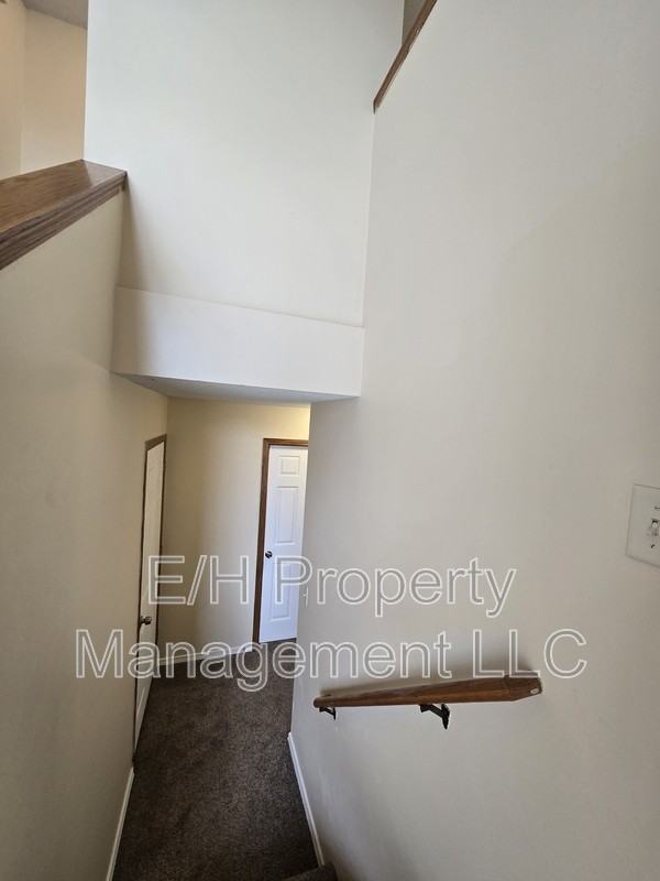 4460 S Elizabeth Ave - Photo 4 of 32