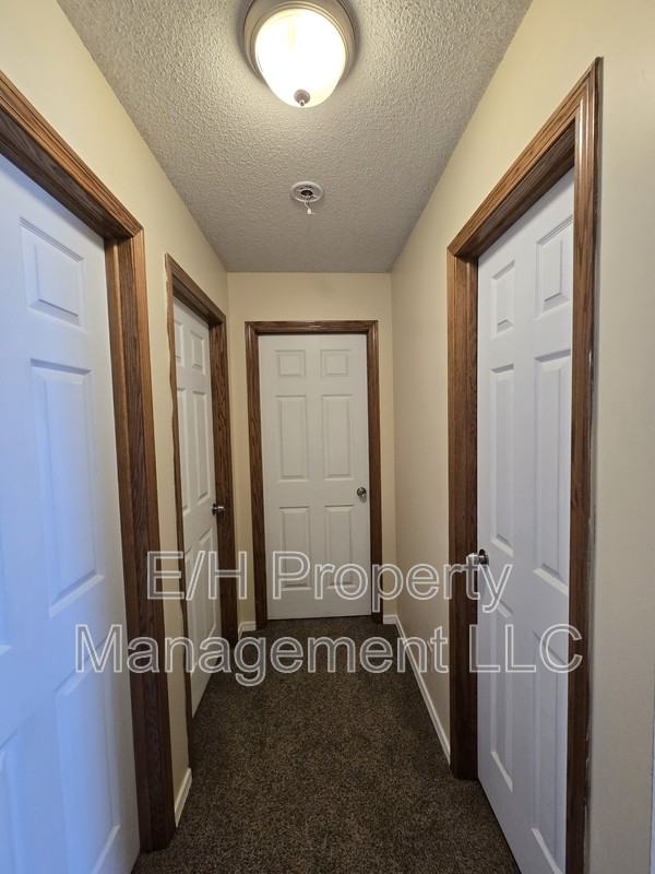 4460 S Elizabeth Ave - Photo 5 of 32