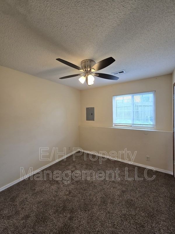 4460 S Elizabeth Ave - Photo 6 of 32
