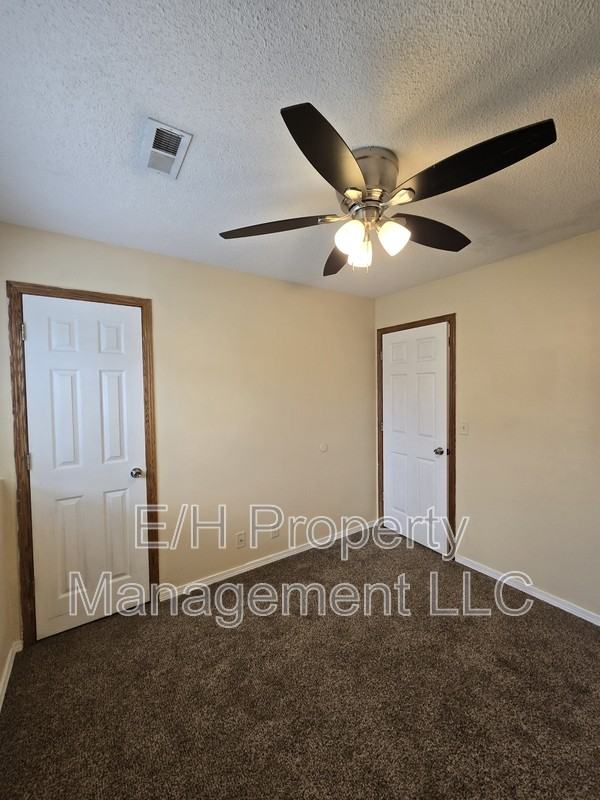 4460 S Elizabeth Ave - Photo 7 of 32