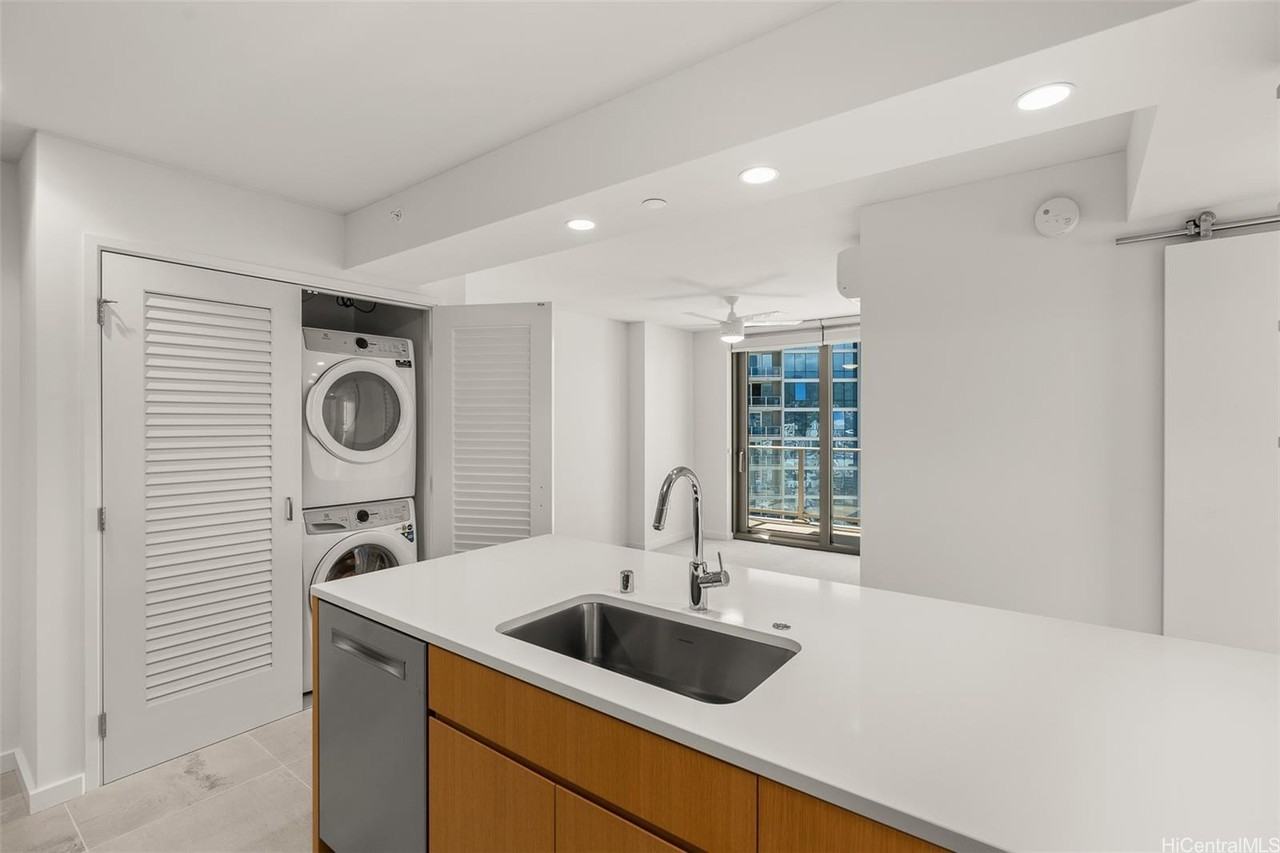 1388 Kapiolani Blvd #2902 - Photo 4 of 17