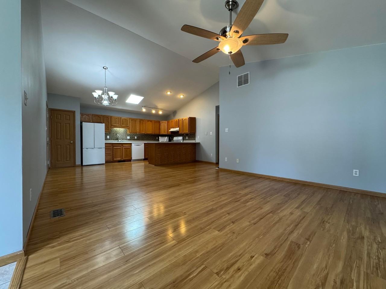 326 Brown Ct - Photo 4 of 41